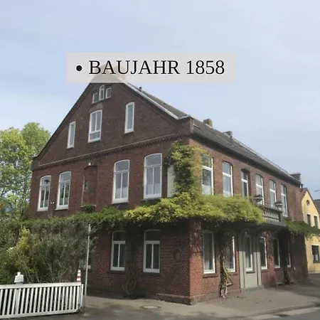 Haus Krabbe Nordsee: Pet-friendly Coastal Retreat With Bike Storage Apartment Wremen