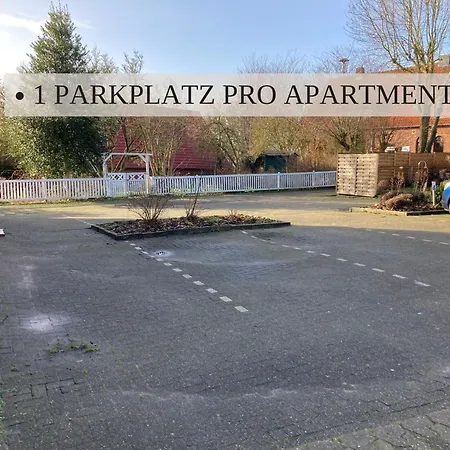 Haus Krabbe Nordsee: Pet-friendly Coastal Retreat With Bike Storage Wremen